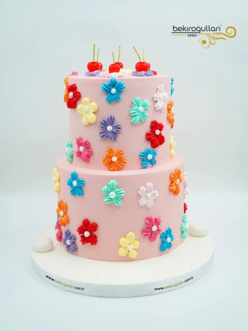 Çiçek Süslemeli Butik Pasta