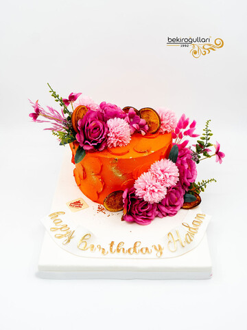 Çiçek Süslemeli Sıvama Pasta