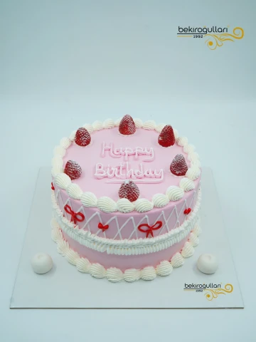 Çilek Süslemeli Naked Cake