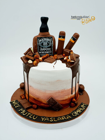 Fındık Süslemeli Butik Pasta