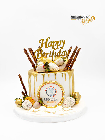 Gold Çilek Süslemeli Konsept Pasta