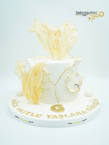 Gold Detay Süslemeli Pasta