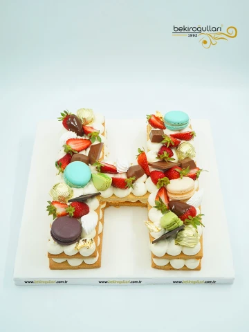 H Harfi Meyveli Kurabiye Pasta