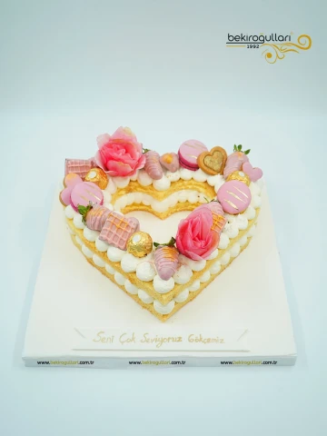 Kalp Temalı Kurabiye Pasta