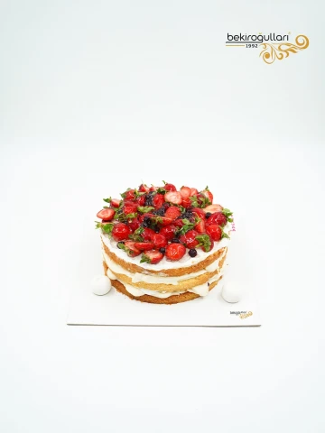 Kırmızı Meyveler Pasta