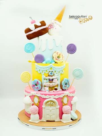 Renkli Şekerleme Süslemeli Pasta