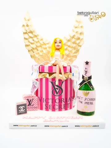 Sarı Saçlı Kadın Figürlü Konsept Pasta