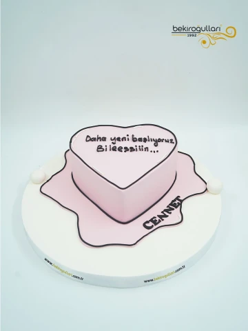 Yazı Detaylı Pembe Pasta