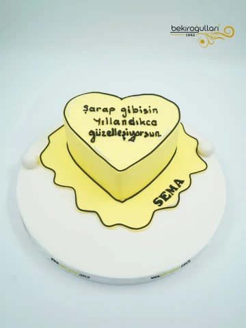 Yazı Detaylı Sarı Pasta