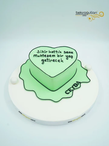 Yazı Detaylı Yeşil Pasta