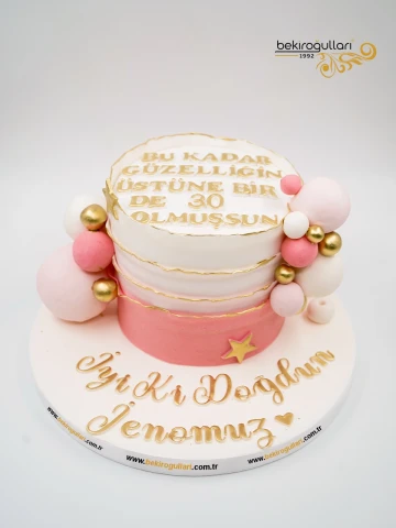 Yazılı Ve Top Süslemeli Butik Pasta