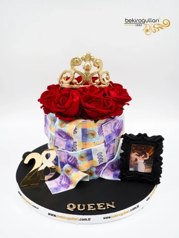 Gül Ve Taç Detay Butik Pasta