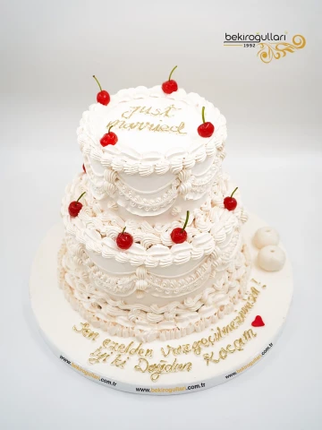 Vişne Süslemeli Naked Cake