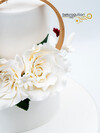 Beyaz Çiçekler Minimal Pasta