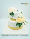 Beyaz Çiçek Ve Gold Detay Tasarım Pasta